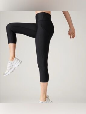 Athleta Interval Stash High Rise Capri Power of She Pockets Sz Small Sheen